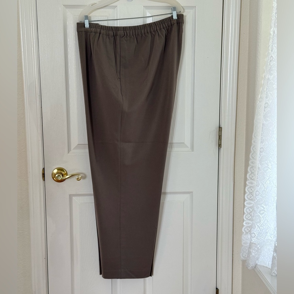 Appleseed's Classic Dark Khaki/Olive Green Women's Trousers - Picture 5 of 8